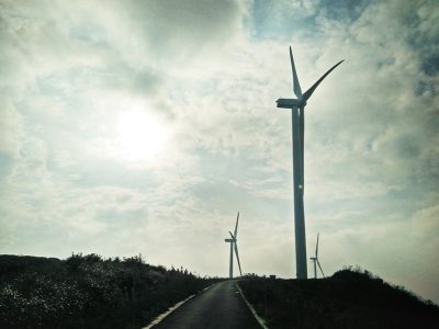 磁悬浮风力发电机通过收集风能为各种发电应用系统提供良好的能量